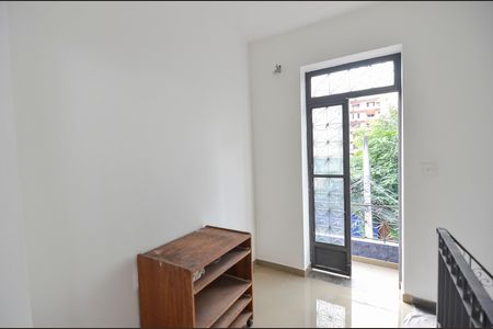 Casa à venda com 184m², 3 quartos e sem vaga Casa à venda com 184m², 3 quartos e sem vagaSala