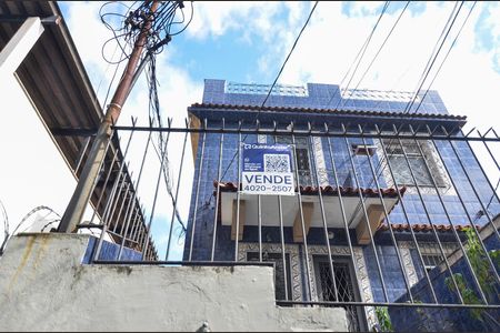 Casa à venda com 184m², 3 quartos e sem vaga Casa à venda com 184m², 3 quartos e sem vagaFachada