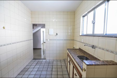 Casa à venda com 184m², 3 quartos e sem vaga Casa à venda com 184m², 3 quartos e sem vagaCozinha