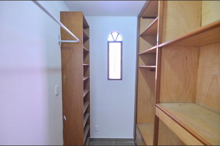 Casa à venda com 184m², 3 quartos e sem vaga Casa à venda com 184m², 3 quartos e sem vagaCloset do Quarto 3