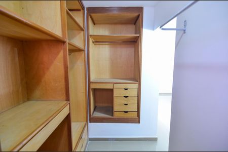 Casa à venda com 184m², 3 quartos e sem vaga Casa à venda com 184m², 3 quartos e sem vagaCloset do Quarto 3