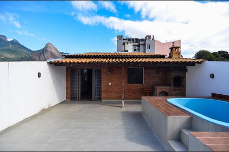 Casa à venda com 184m², 3 quartos e sem vaga Casa à venda com 184m², 3 quartos e sem vagaTerraço