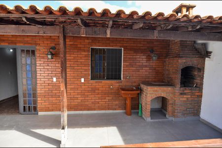 Casa à venda com 184m², 3 quartos e sem vaga Casa à venda com 184m², 3 quartos e sem vagaTerraço