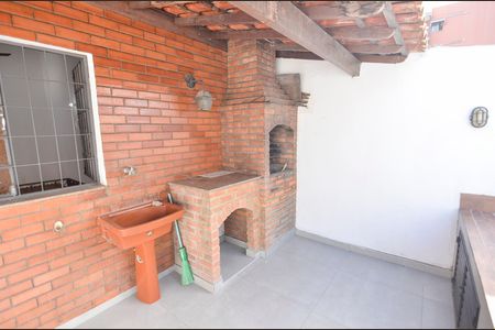 Casa à venda com 184m², 3 quartos e sem vaga Casa à venda com 184m², 3 quartos e sem vagaTerraço