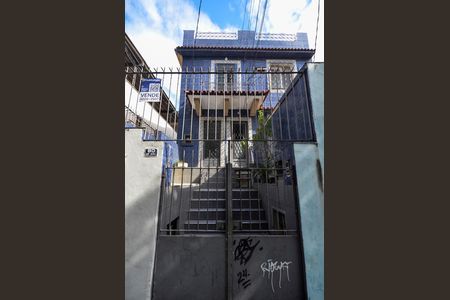 Casa à venda com 184m², 3 quartos e sem vaga Casa à venda com 184m², 3 quartos e sem vagaFachada