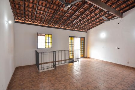 Casa à venda com 184m², 3 quartos e sem vaga Casa à venda com 184m², 3 quartos e sem vagaTerraço