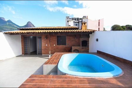 Casa à venda com 184m², 3 quartos e sem vaga Casa à venda com 184m², 3 quartos e sem vagaTerraço