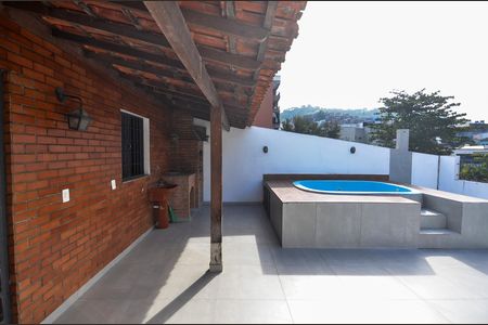 Casa à venda com 184m², 3 quartos e sem vaga Casa à venda com 184m², 3 quartos e sem vagaTerraço