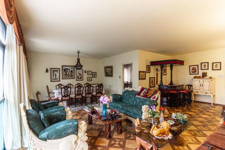 Apartamento para alugar com 208m², 3 quartos e 2 vagas Apartamento para alugar com 208m², 3 quartos e 2 vagasSala