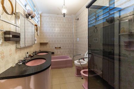 Apartamento para alugar com 208m², 3 quartos e 2 vagas Apartamento para alugar com 208m², 3 quartos e 2 vagasBanheiro da Suíte