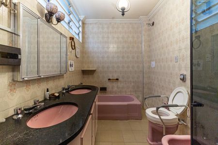 Apartamento para alugar com 208m², 3 quartos e 2 vagas Apartamento para alugar com 208m², 3 quartos e 2 vagasBanheiro da Suíte