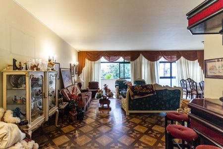 Apartamento para alugar com 208m², 3 quartos e 2 vagas Apartamento para alugar com 208m², 3 quartos e 2 vagasSala