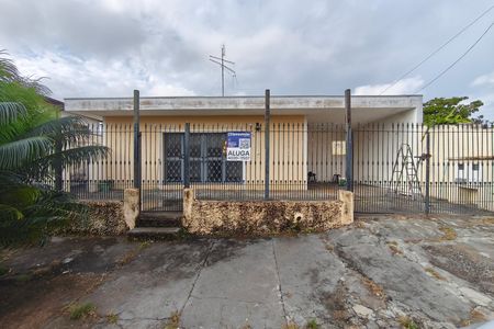 Casa para alugar com 250m², 3 quartos e 2 vagas Casa para alugar com 250m², 3 quartos e 2 vagasFachada