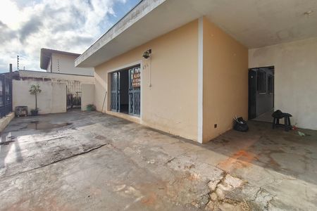 Casa para alugar com 250m², 3 quartos e 2 vagas Casa para alugar com 250m², 3 quartos e 2 vagasQuintal