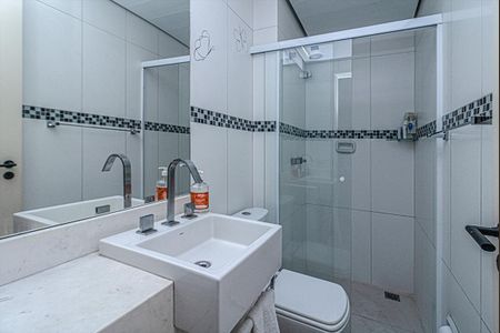 Apartamento à venda com 70m², 3 quartos e 2 vagas Apartamento à venda com 70m², 3 quartos e 2 vagasbanheiro social_1