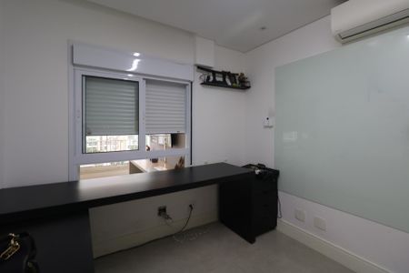 Apartamento à venda com 198m², 4 quartos e 3 vagas Apartamento à venda com 198m², 4 quartos e 3 vagasEscritório