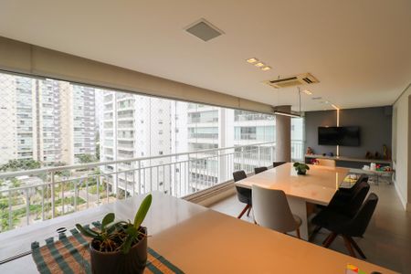 Apartamento à venda com 198m², 4 quartos e 3 vagas Apartamento à venda com 198m², 4 quartos e 3 vagasVaranda gourmet