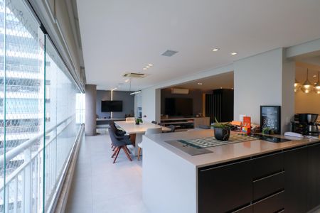 Apartamento à venda com 198m², 4 quartos e 3 vagas Apartamento à venda com 198m², 4 quartos e 3 vagasVaranda gourmet