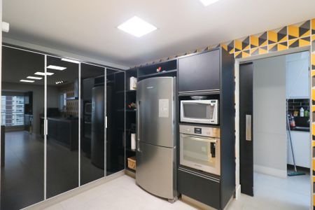 Apartamento à venda com 198m², 4 quartos e 3 vagas Apartamento à venda com 198m², 4 quartos e 3 vagasCozinha
