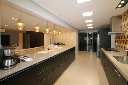 Apartamento à venda com 198m², 4 quartos e 3 vagas Apartamento à venda com 198m², 4 quartos e 3 vagasCozinha