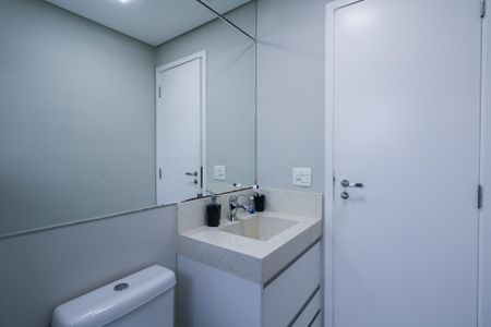 Apartamento à venda com 198m², 4 quartos e 3 vagas Apartamento à venda com 198m², 4 quartos e 3 vagasBanheiro da Suíte 2