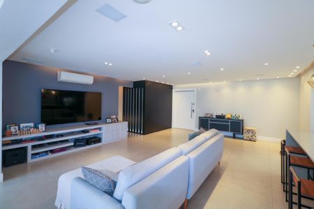 Apartamento à venda com 198m², 4 quartos e 3 vagas Apartamento à venda com 198m², 4 quartos e 3 vagasSala