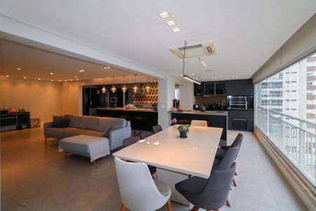 Apartamento à venda com 198m², 4 quartos e 3 vagas Apartamento à venda com 198m², 4 quartos e 3 vagasVaranda gourmet