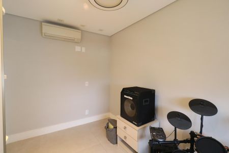 Apartamento à venda com 198m², 4 quartos e 3 vagas Apartamento à venda com 198m², 4 quartos e 3 vagasSuíte 2