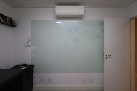 Apartamento à venda com 198m², 4 quartos e 3 vagas Apartamento à venda com 198m², 4 quartos e 3 vagasEscritório