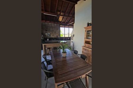 Casa de condomínio à venda com 265m², 3 quartos e 4 vagas