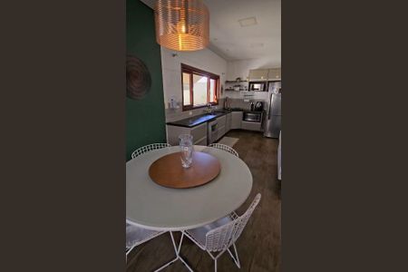 Casa de condomínio à venda com 265m², 3 quartos e 4 vagas