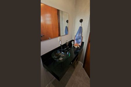 Casa de condomínio à venda com 265m², 3 quartos e 4 vagas