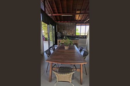 Casa de condomínio à venda com 265m², 3 quartos e 4 vagas