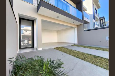 Casa de condomínio à venda com 140m², 3 quartos e 4 vagas