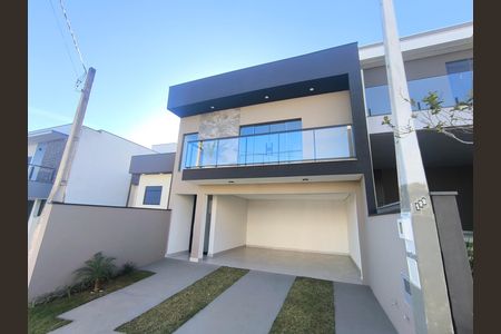 Casa de condomínio à venda com 140m², 3 quartos e 4 vagas