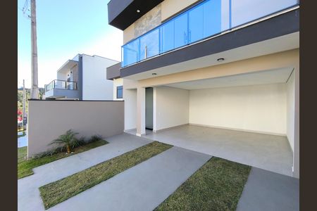 Casa de condomínio à venda com 140m², 3 quartos e 4 vagas