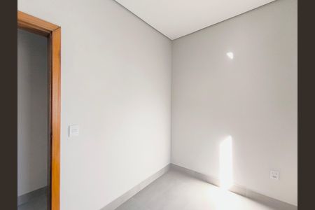Casa de condomínio à venda com 140m², 3 quartos e 4 vagas