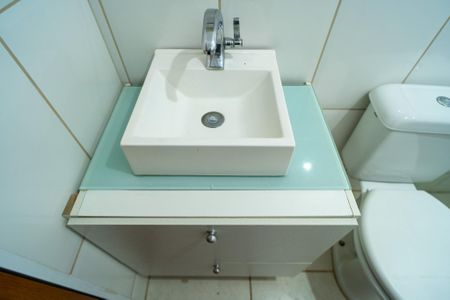 Apartamento para alugar com 60m², 2 quartos e sem vagaBanheiro
