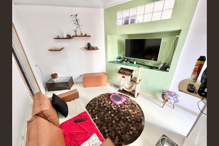 Sala de casa à venda com 2 quartos, 70m² em Jardim das Laranjeiras, São Paulo