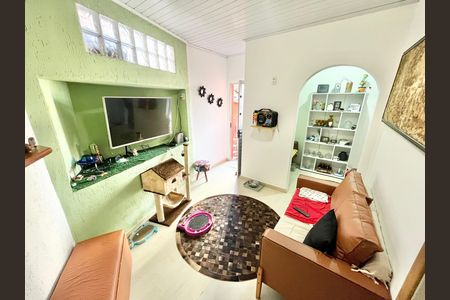 Sala de casa à venda com 2 quartos, 70m² em Jardim das Laranjeiras, São Paulo