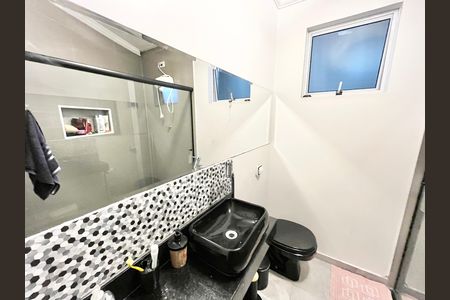 Casa à venda com 70m², 2 quartos e sem vaga Casa à venda com 70m², 2 quartos e sem vagaBanheiro
