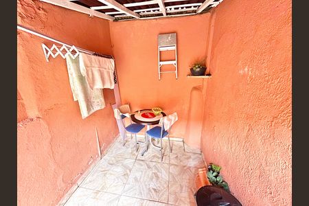 Casa à venda com 70m², 2 quartos e sem vaga Casa à venda com 70m², 2 quartos e sem vagaQuintal