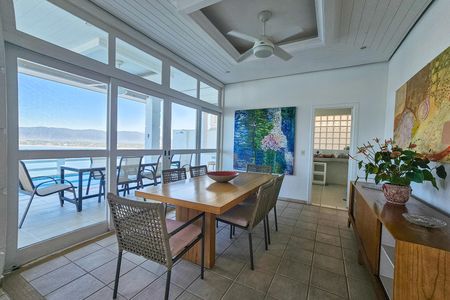 Casa para alugar com 290m², 4 quartos e 3 vagas