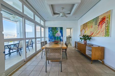 Casa para alugar com 290m², 4 quartos e 3 vagas