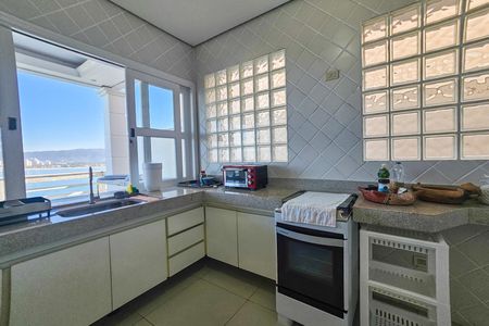 Casa para alugar com 290m², 4 quartos e 3 vagas
