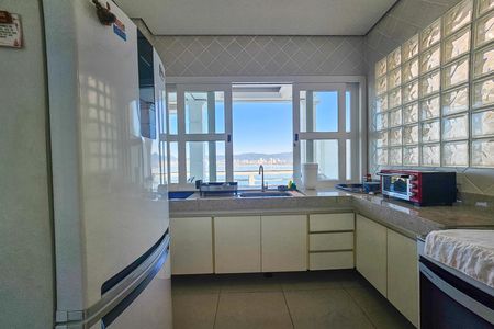 Casa para alugar com 290m², 4 quartos e 3 vagas