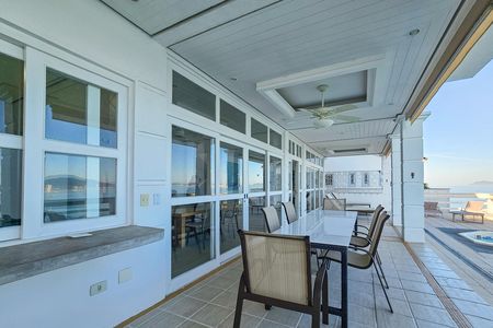 Casa para alugar com 290m², 4 quartos e 3 vagas