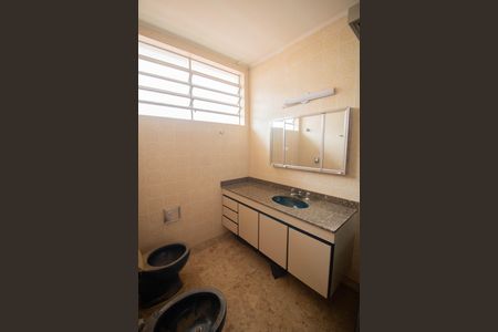 Casa para alugar com 285m², 3 quartos e 4 vagas Casa para alugar com 285m², 3 quartos e 4 vagasBANHEIRO DA SUÍTE