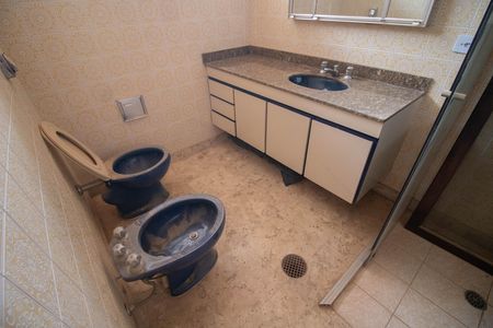 Casa para alugar com 285m², 3 quartos e 4 vagas Casa para alugar com 285m², 3 quartos e 4 vagasBANHEIRO DA SUÍTE