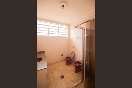 Casa para alugar com 285m², 3 quartos e 4 vagas Casa para alugar com 285m², 3 quartos e 4 vagasBANHEIRO